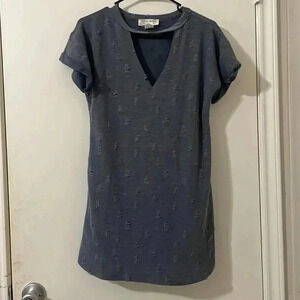 Urban Rebel Textured Distressed Top Size M